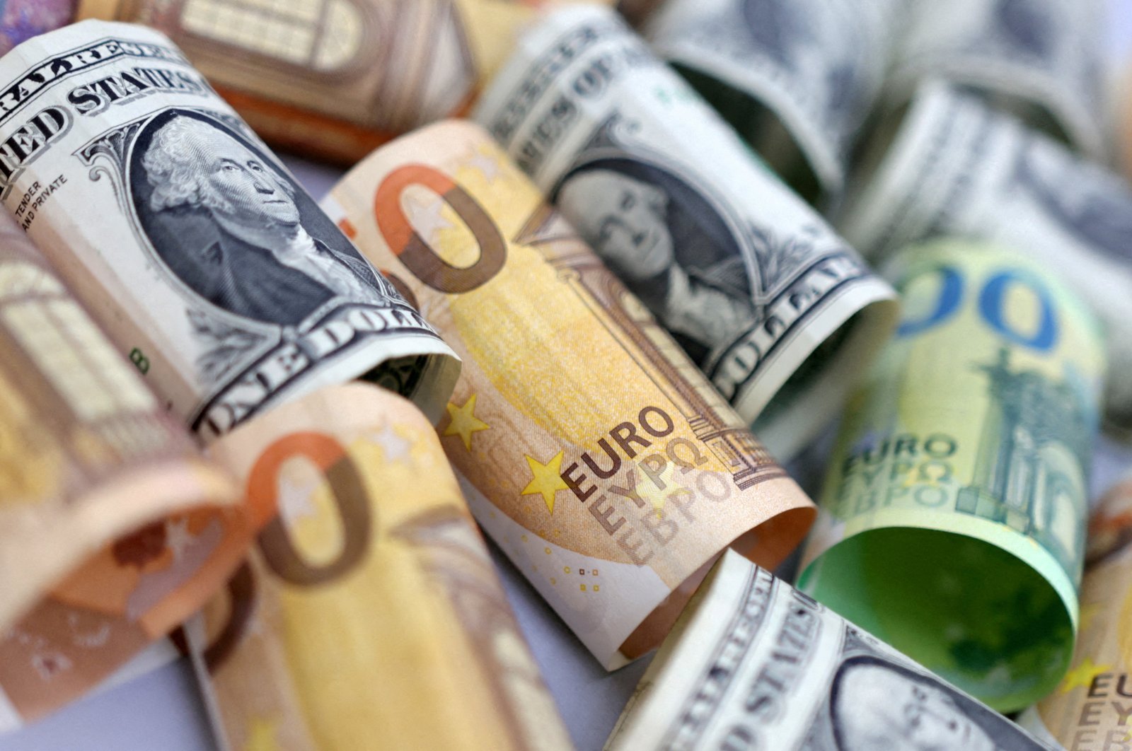 AMB-nin bu günə olan valyuta məzənnələri