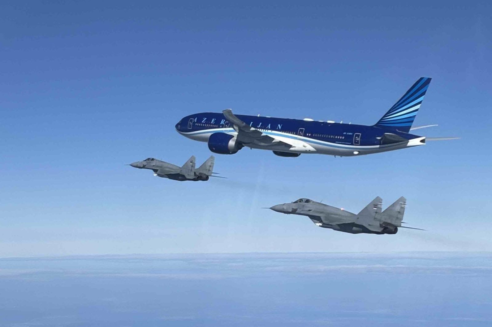 Serbiya qırıcıları İlham Əliyevin təyyarəsini müşayiət edib