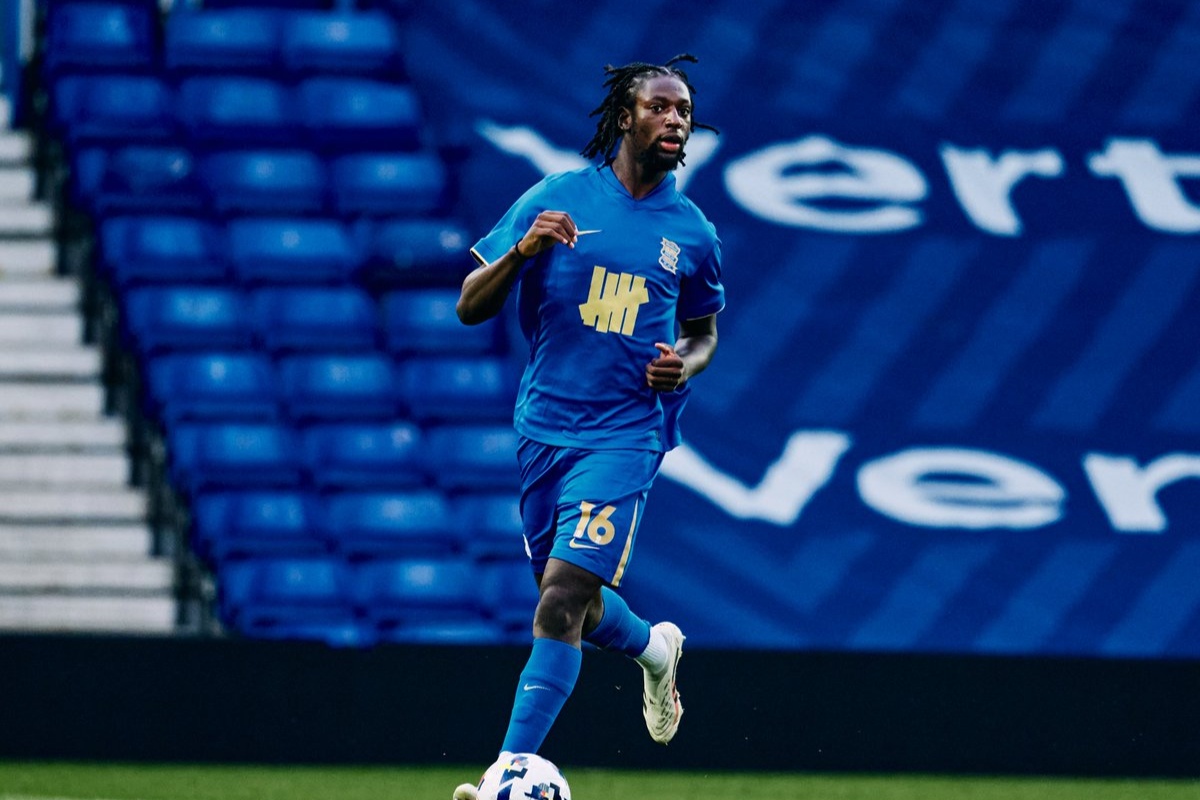 "Sabah" İngiltərədən müdafiəçi transfer edib