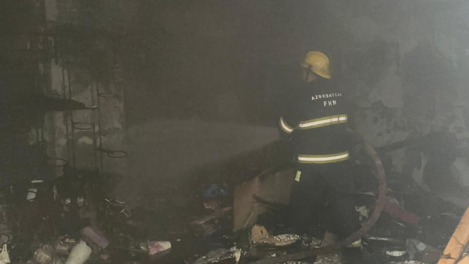 Nizamidə gül mağazasında yanğın baş verib