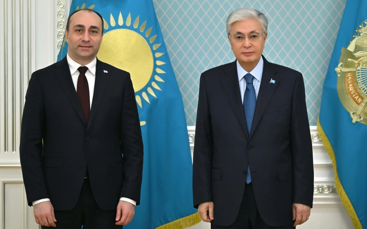 Qazaxıstan Prezidenti Gürcüstanın Daxili İşlər Naziri ilə görüşüb