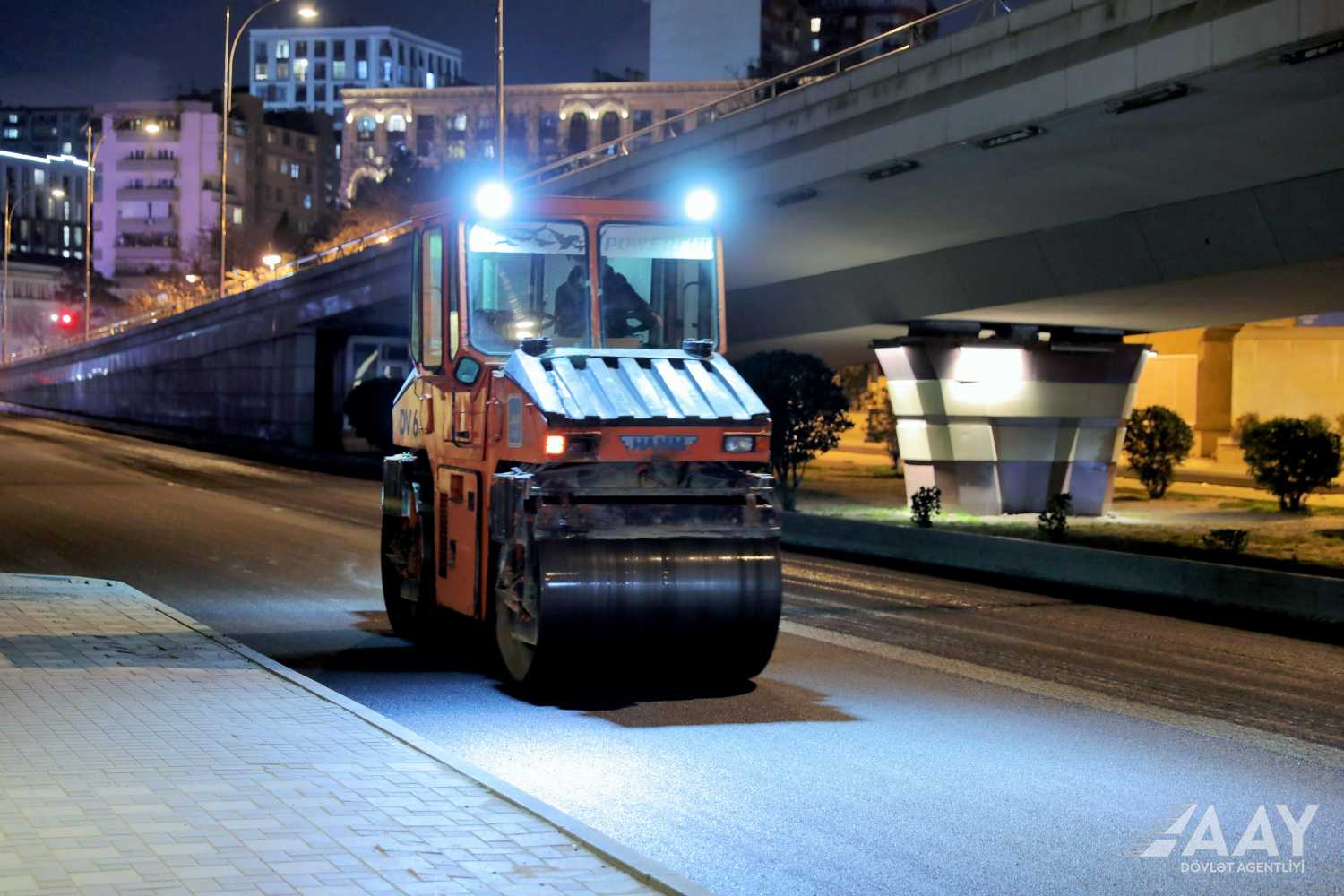 Fəzail Bayramov küçəsinin bir hissəsi gecə saatlarında təmir olunub