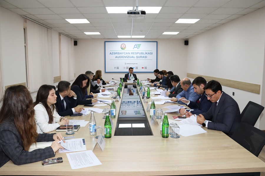 Audiovizual Şurada televiziya yayımçılarının məsul şəxsləri ilə görüş keçirilib