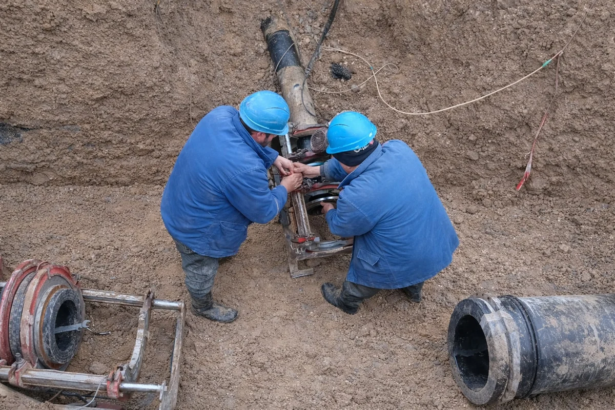 Zabrat qəsəbəsində su xəttindəki qəza aradan qaldırılıb