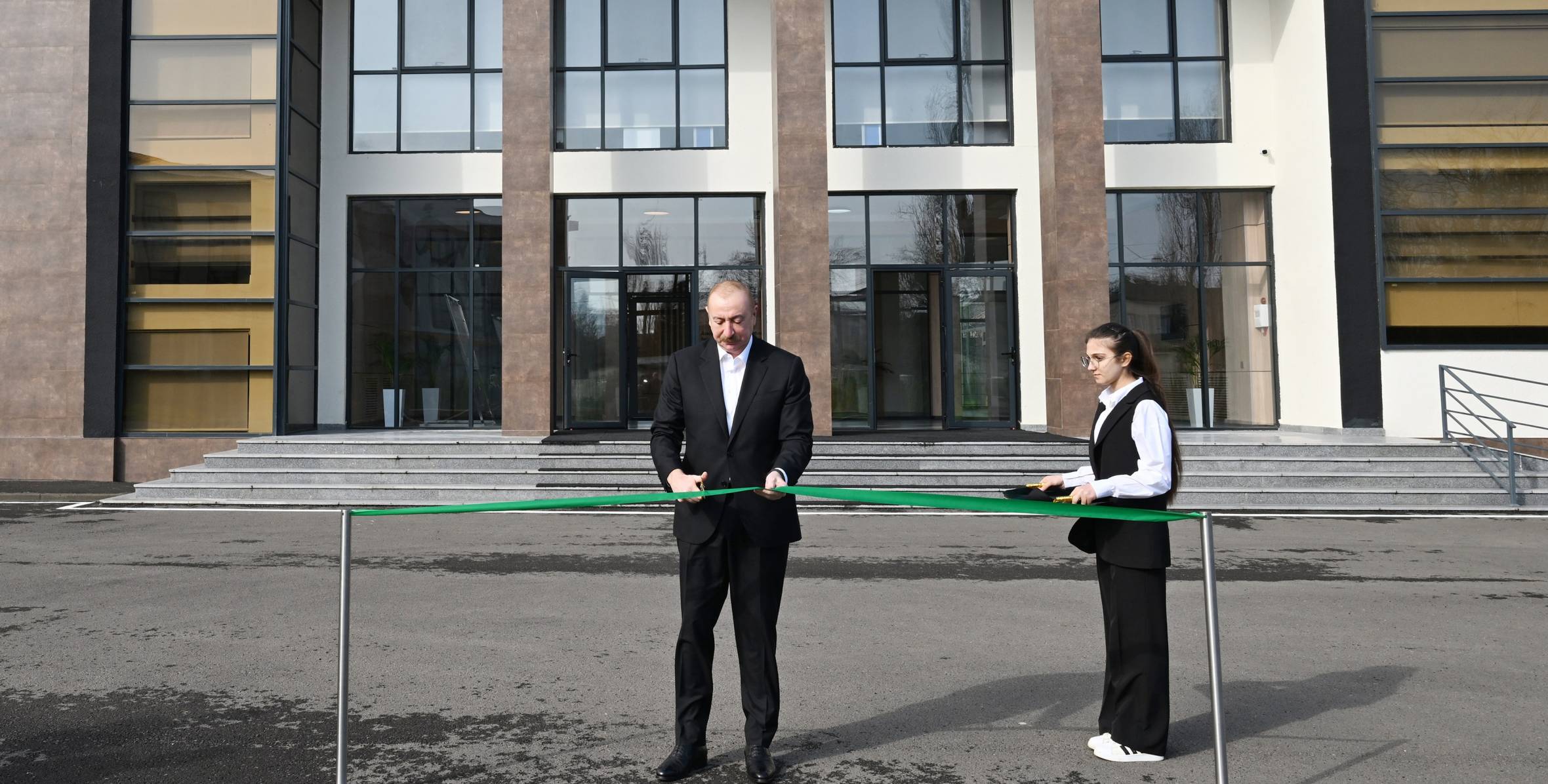 Prezidentin bu gün açılışını etdiyi peşə məktəbindən görüntülər -VİDEO