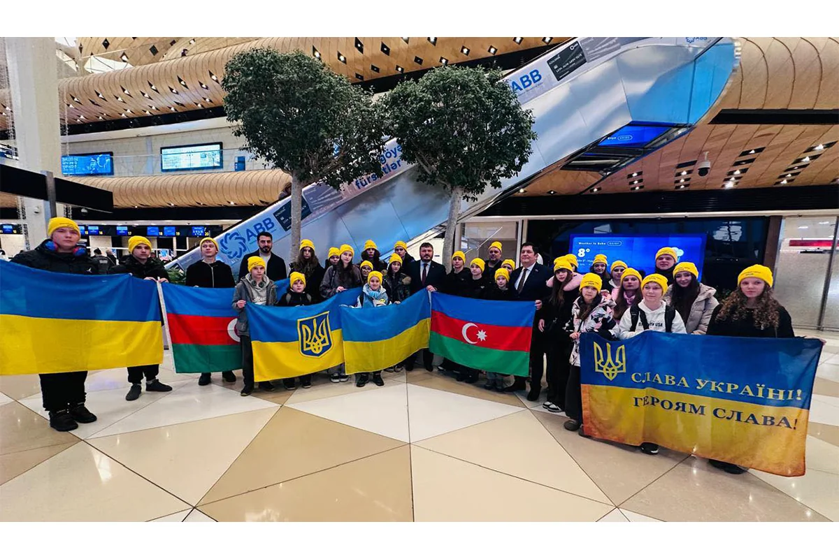 Daha bir qrup ukraynalı uşaq Bakıya gəlib