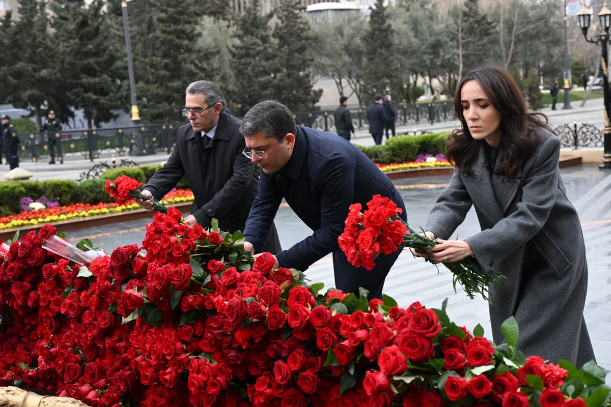 Medianın İnkişafı Agentliyinin kollektivi "Ana harayı" abidəsini ziyarət edib