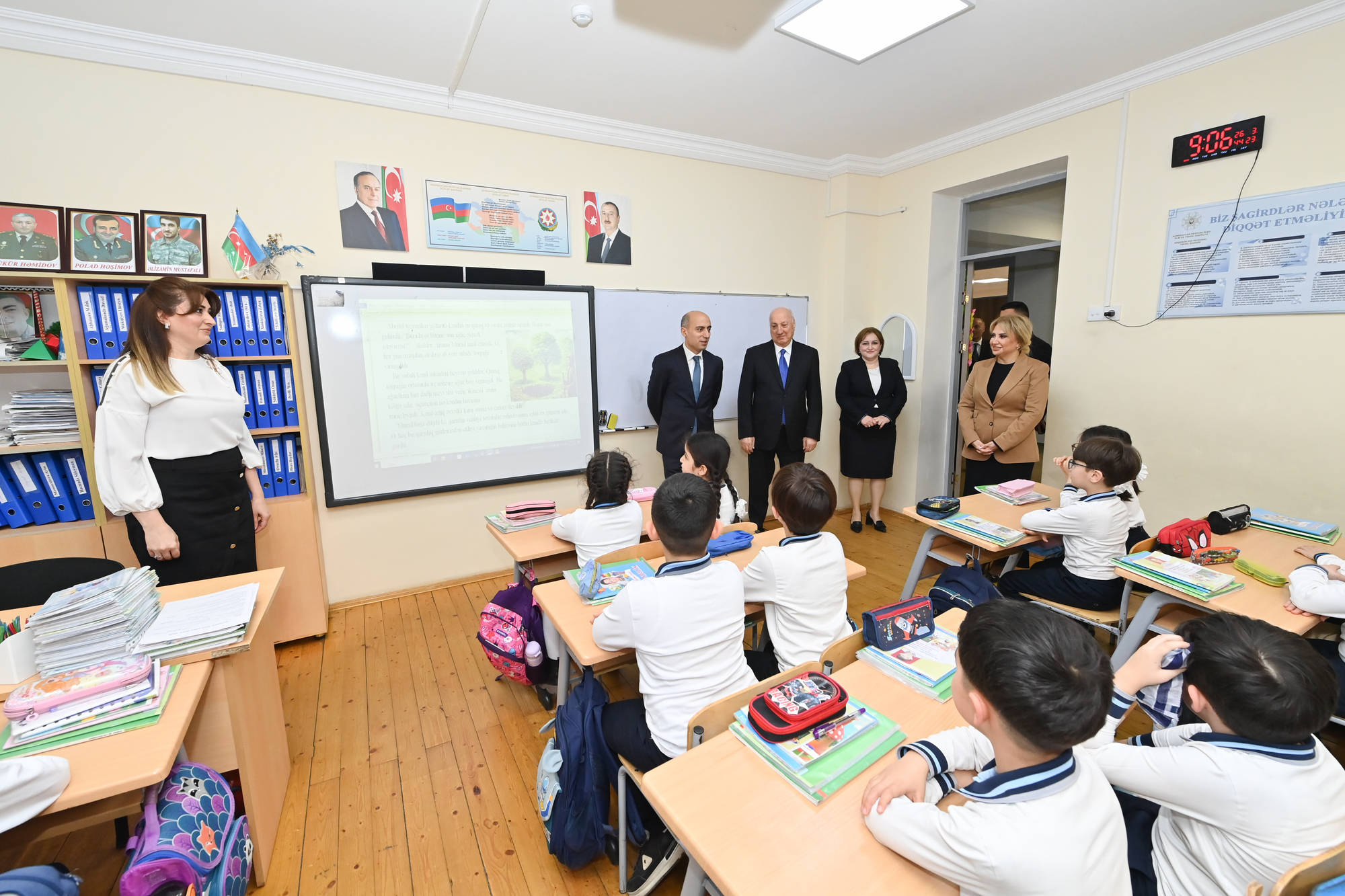 Emin Əmrullayev Sumqayıtda təhsil müəssisəsində olub