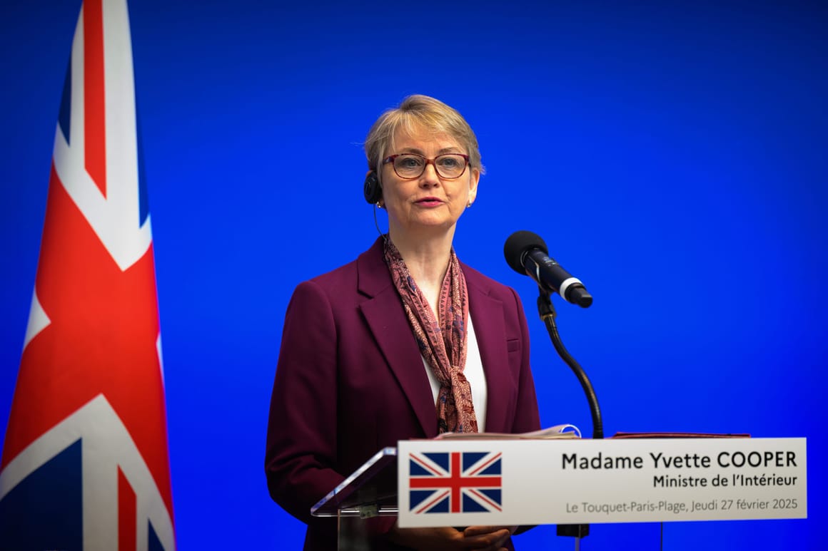 Böyük Britaniya Yaxın Şərqə təxliyə qrupları göndərir