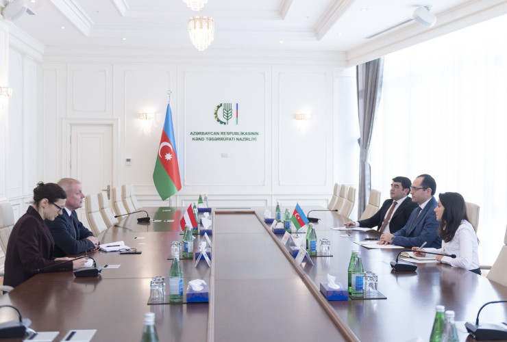 Məcnun Məmmədov Latviyanın Azərbaycandakı səfiri ilə görüşüb