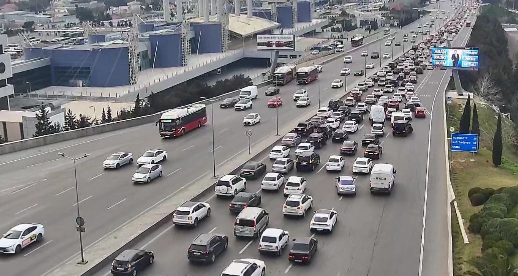 Bakıda hazırda sıxlıq müşahidə olunan yollar açıqlanıb 