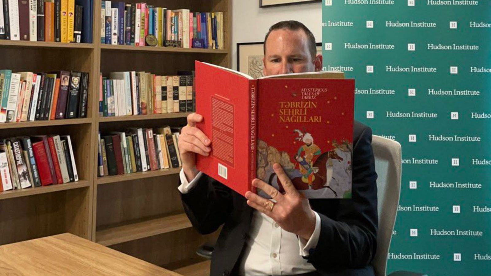 Məşhur amerikalı analitik “Təbrizin sehrli nağılları” kitabı ilə bağlı paylaşım edib