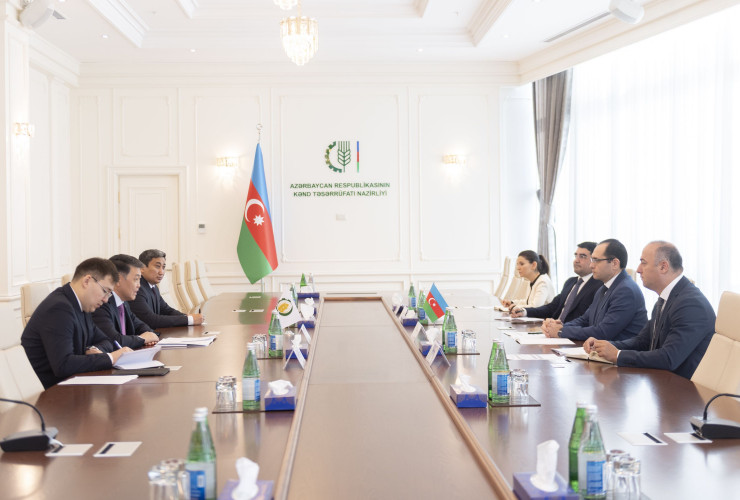  Məcnun Məmmədov Ərzaq Təhlükəsizliyi üzrə İslam Təşkilatının baş direktoru Berik Arın ilə görüşüb