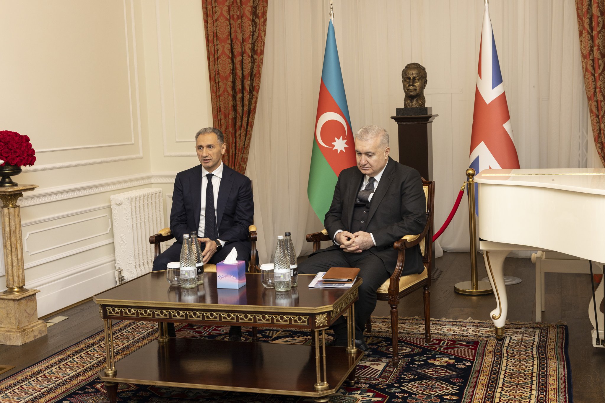 Rəşad Nəbiyev Birləşmiş Krallıqda texnologiya sahəsində fəaliyyət göstərən diasporanın üzvləri görüş keçirib