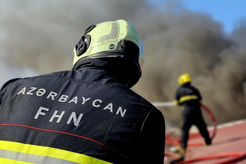 Salyanda minik avtomobilində yanğın baş verib