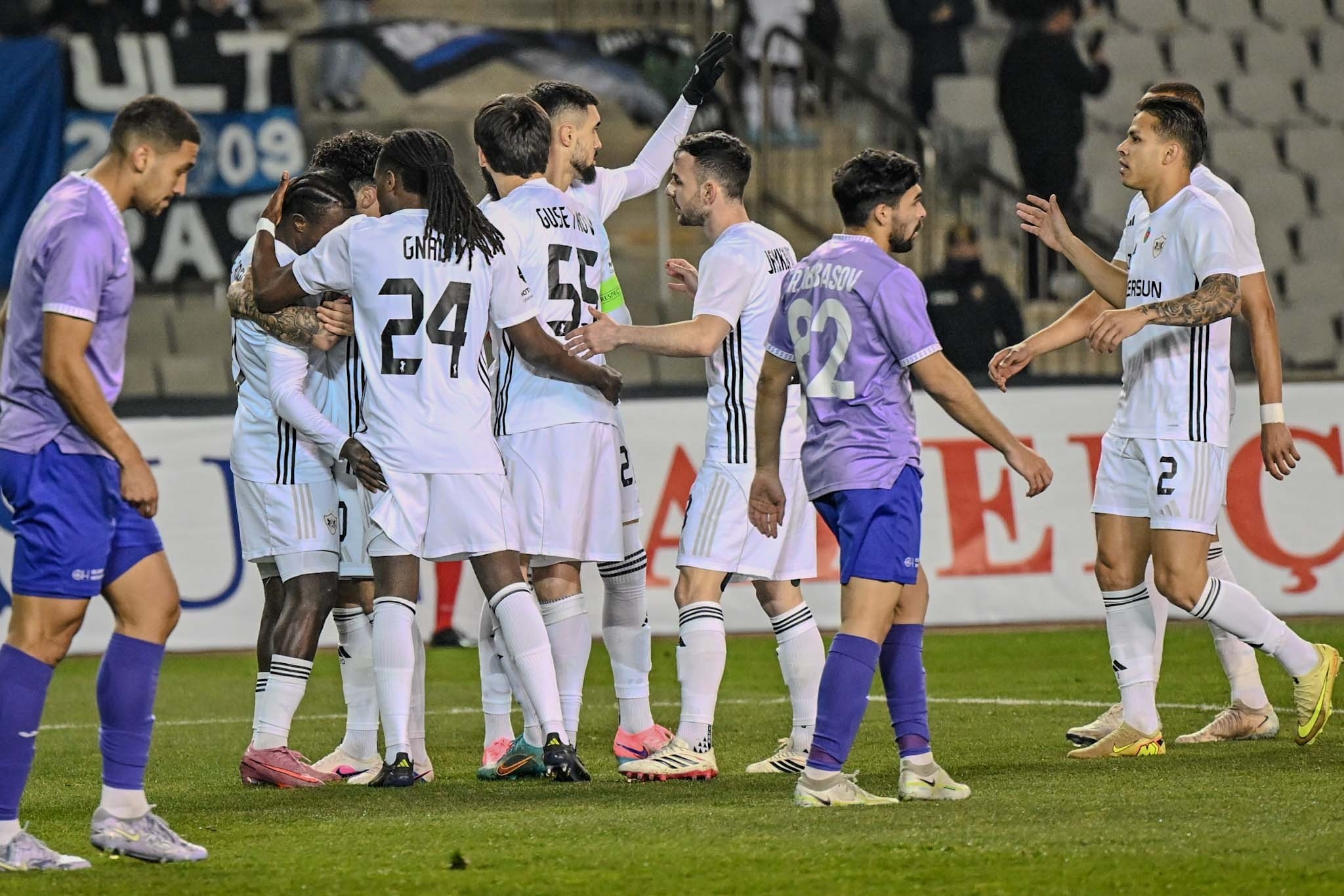 "Qarabağ" "Neftçi"nin rekordunu təkrarladı