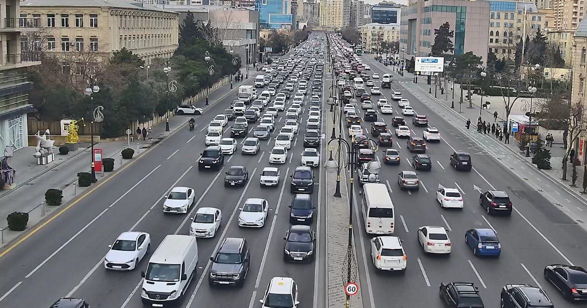 Bakıda hazırda sıxlıq müşahidə olunan yollar açıqlanıb 