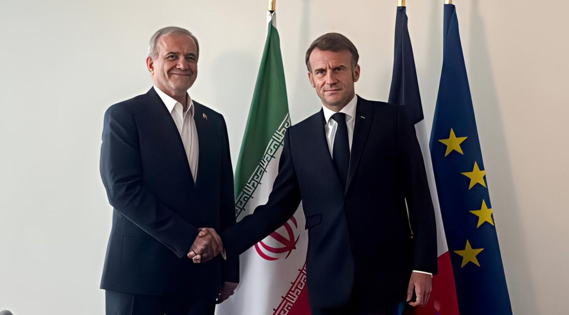 Emanuel Makron Məsud Pezeşkianla telefonla danışıb 