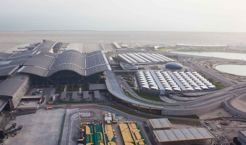 Qətər hava məkanını qismən açıb