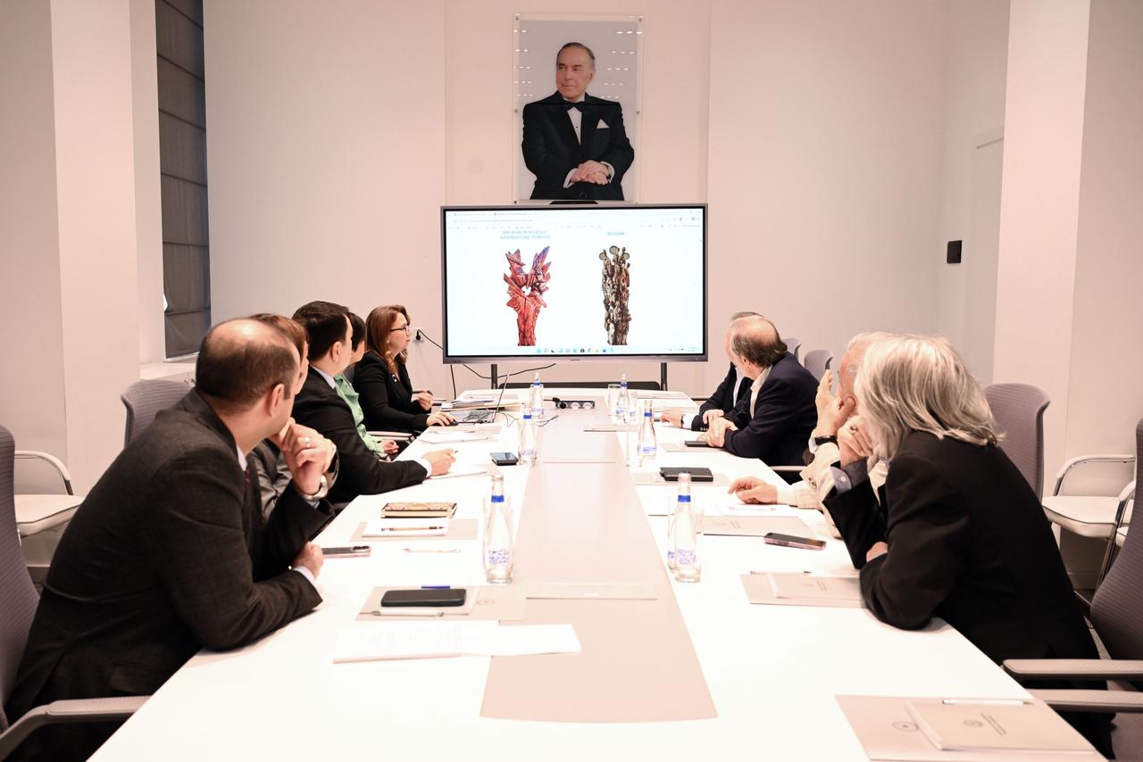 Mədəniyyət Nazirliyində Təsviri və dekorativ-tətbiqi sənət əsərləri üzrə Ekspert komissiyasının üzvləri ilə görüş olub