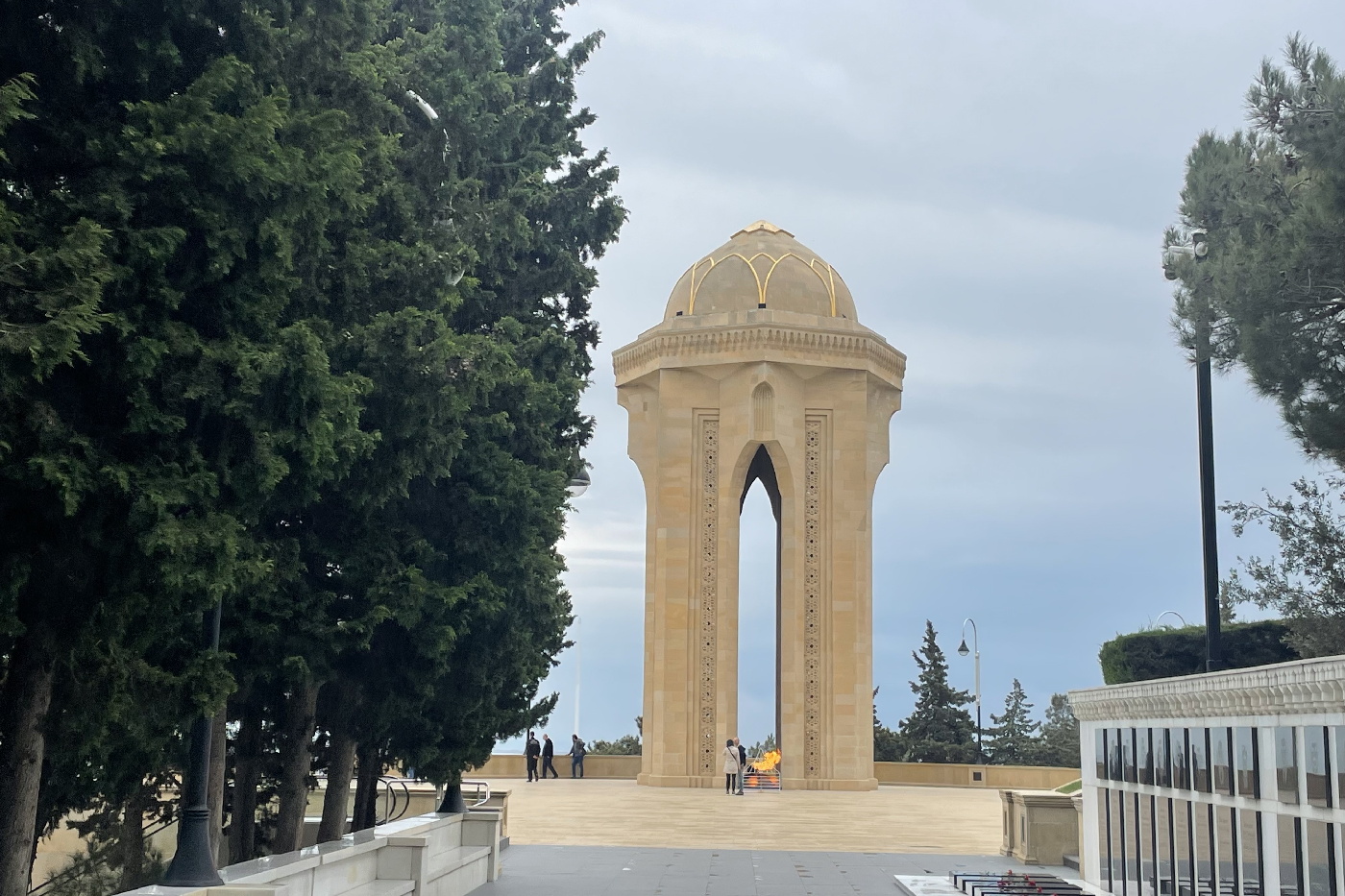Avropa İttifaqı Şurasının Prezidenti Bakıda şəhidlərin xatirəsini anıb