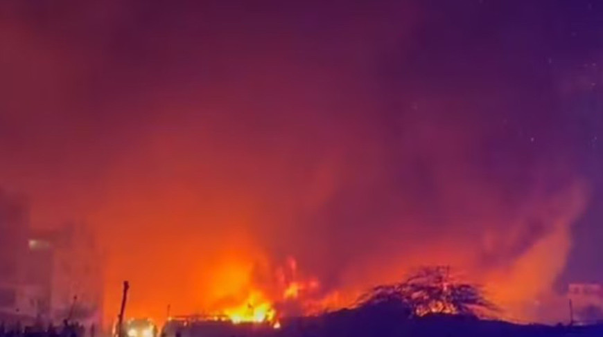 Dehlidə balıq bazarında güclü yanğın baş verib