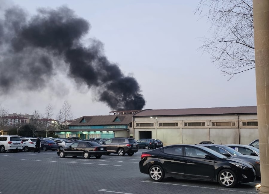 Binəqədidə tullantılar yığılmış ərazidə yanğın başlayıb