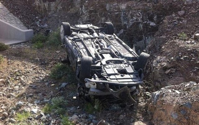 Qusarda “Mercedes” dərəyə aşıb