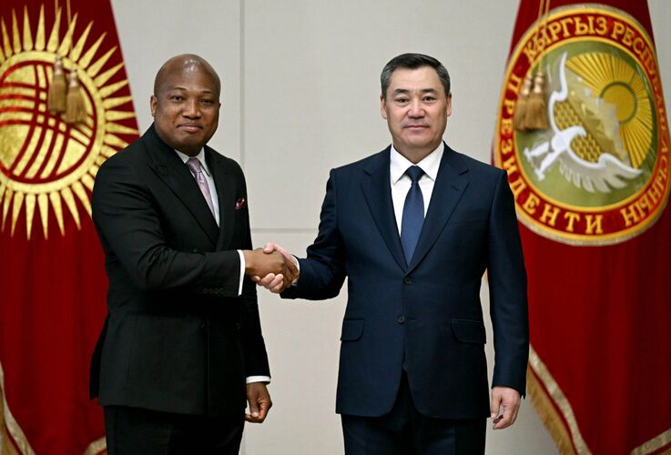 Qırğızıstan Prezidenti Qana XİN rəhbəri ilə görüşüb