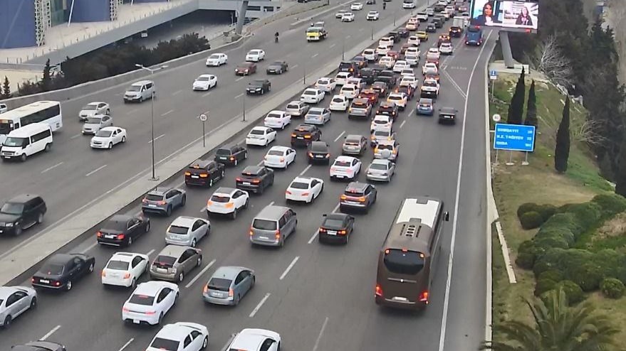 Bakıda hazırda sıxlıq müşahidə olunan yollar açıqlanıb 