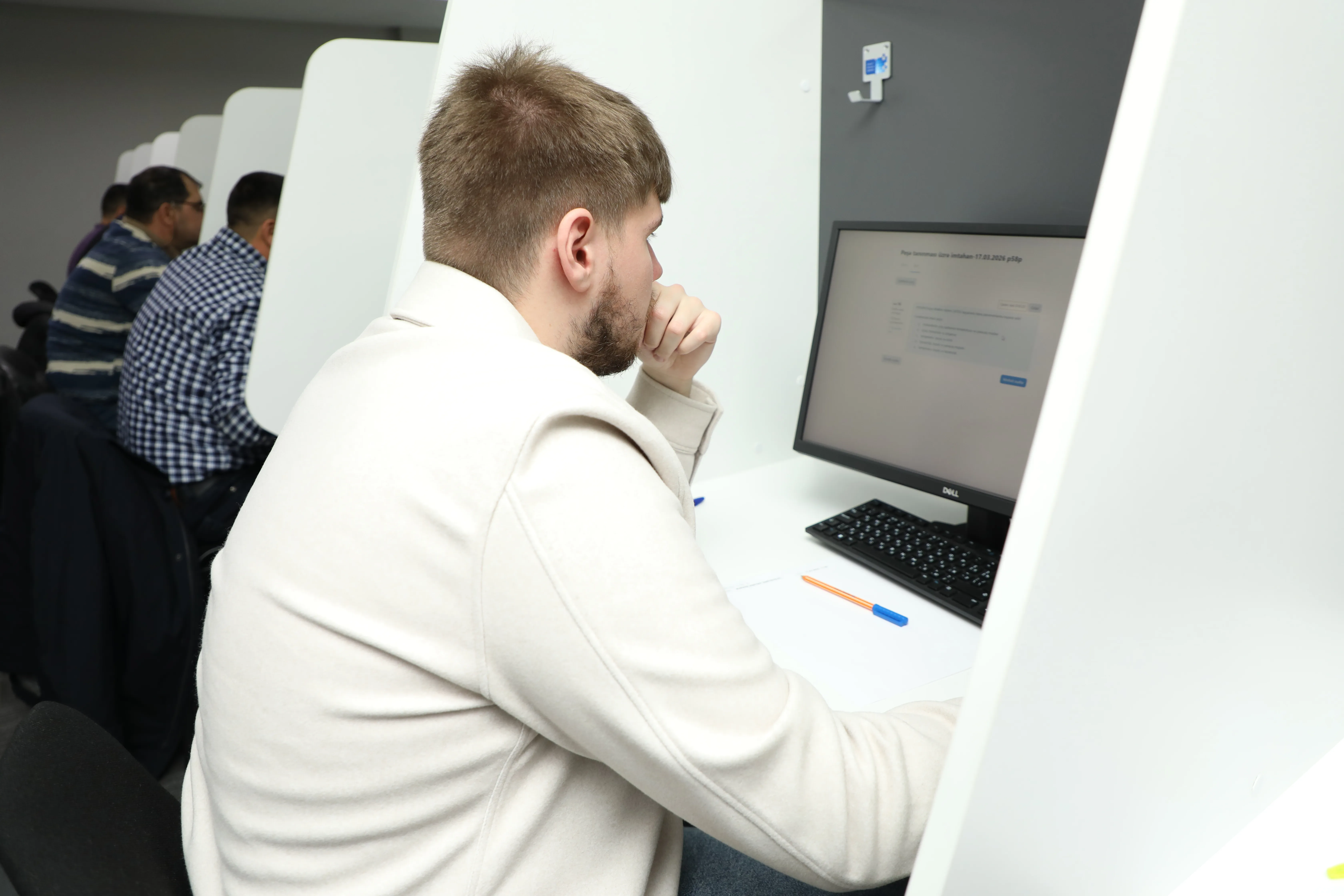 Xarici dövlətlərdə ali təhsil almış şəxslər üçün peşə tanınması üzrə imtahan keçirilib