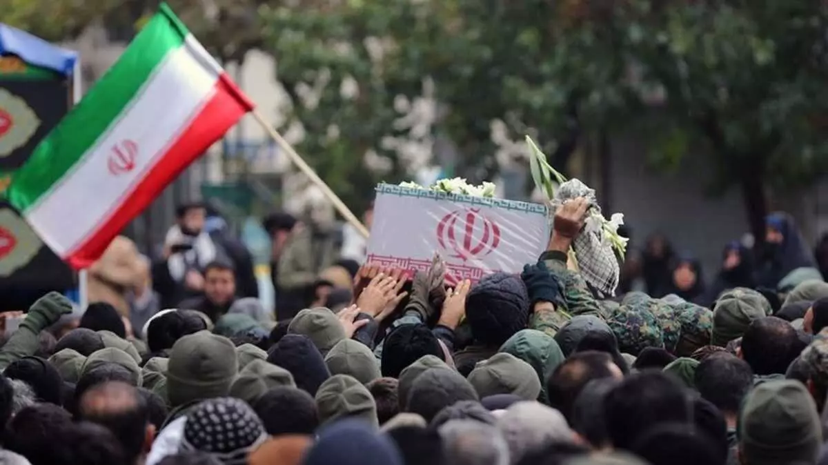 İranda Laricani və "Dena" hərbi gəmisinin heyət üzvləri üçün vida mərasimi keçirilir