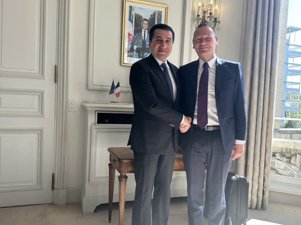Hikmət Hacıyev Parisdə Makronun diplomatik müşaviri ilə ikitərəfli münasibətləri müzakirə edib
