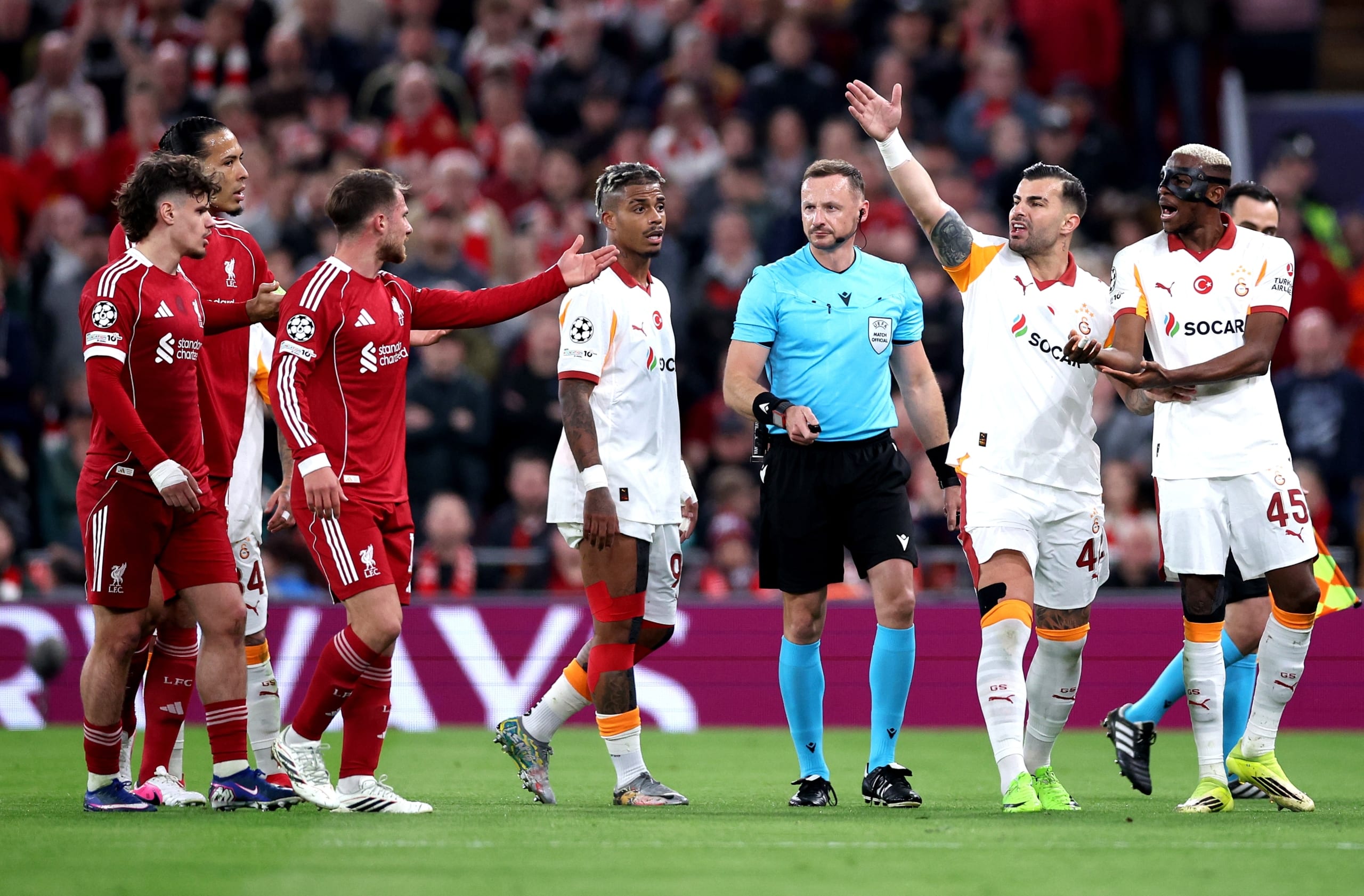 UEFA ÇL: "Liverpul" "Qalatasaray"ı, "Barselona" "Nyukasl"ı dayandırdı