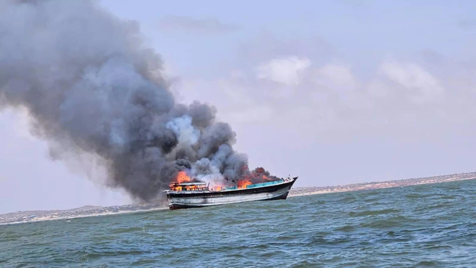 Qətərin Ras Laffan sənaye zonası yaxınlığında gəmiyə mərmi düşüb