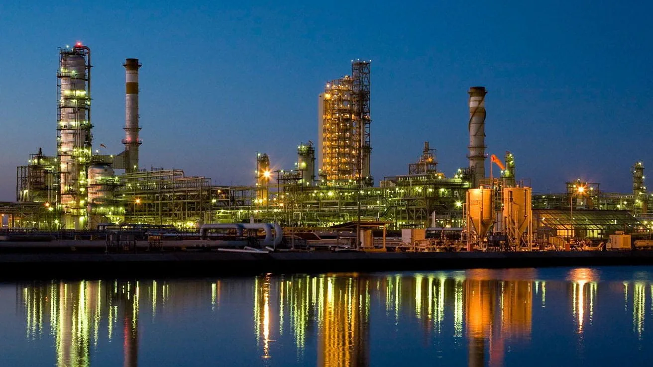 İran Səudiyyə Ərəbistanının neft emalı zavoduna raket hücumu edib