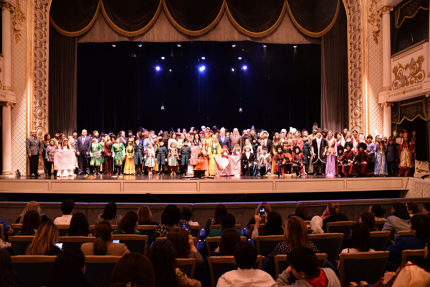 “Dəyərlərimizi qoruyaq: keçmişdən gələcəyə yurdum mənim” tamaşası təqdim olunub - FOTO