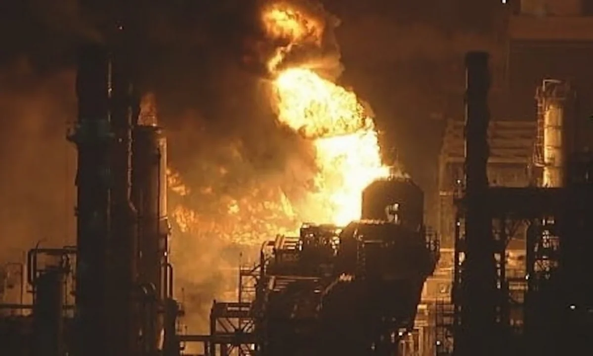ABŞ-də neft emalı zavodunda partlayış olub