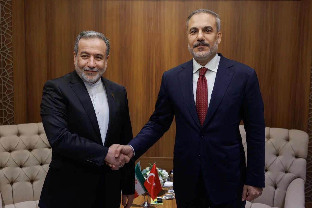 Hakan Fidan iranlı həmkarı ilə danışıb