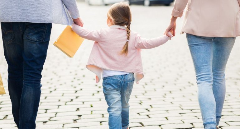 856 uşaq övladlığa verilib