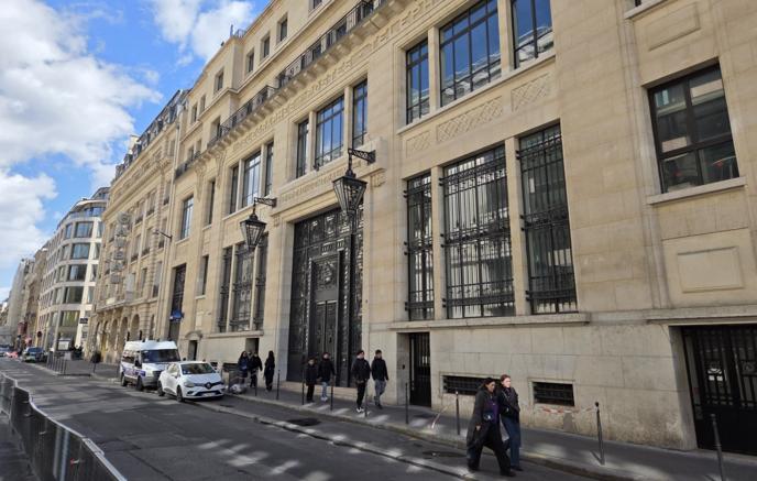 Parisdə Amerika bankına hücumun qarşısı alınıb