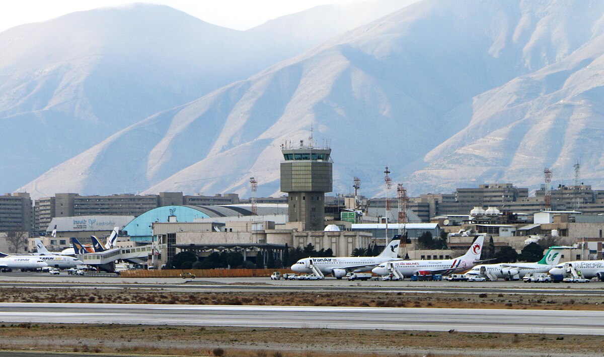 Tehranın Mehrabad hava limanındakı hava hücumundan müdafiə sistemi raketlə vurulub