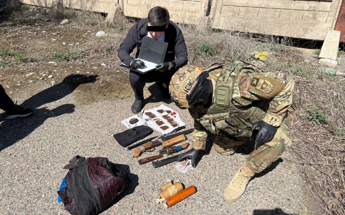 Qırğızıstanda mütəşəkkil cinayətkar qrup üzvlərinə məxsus silah anbarı tapılıb