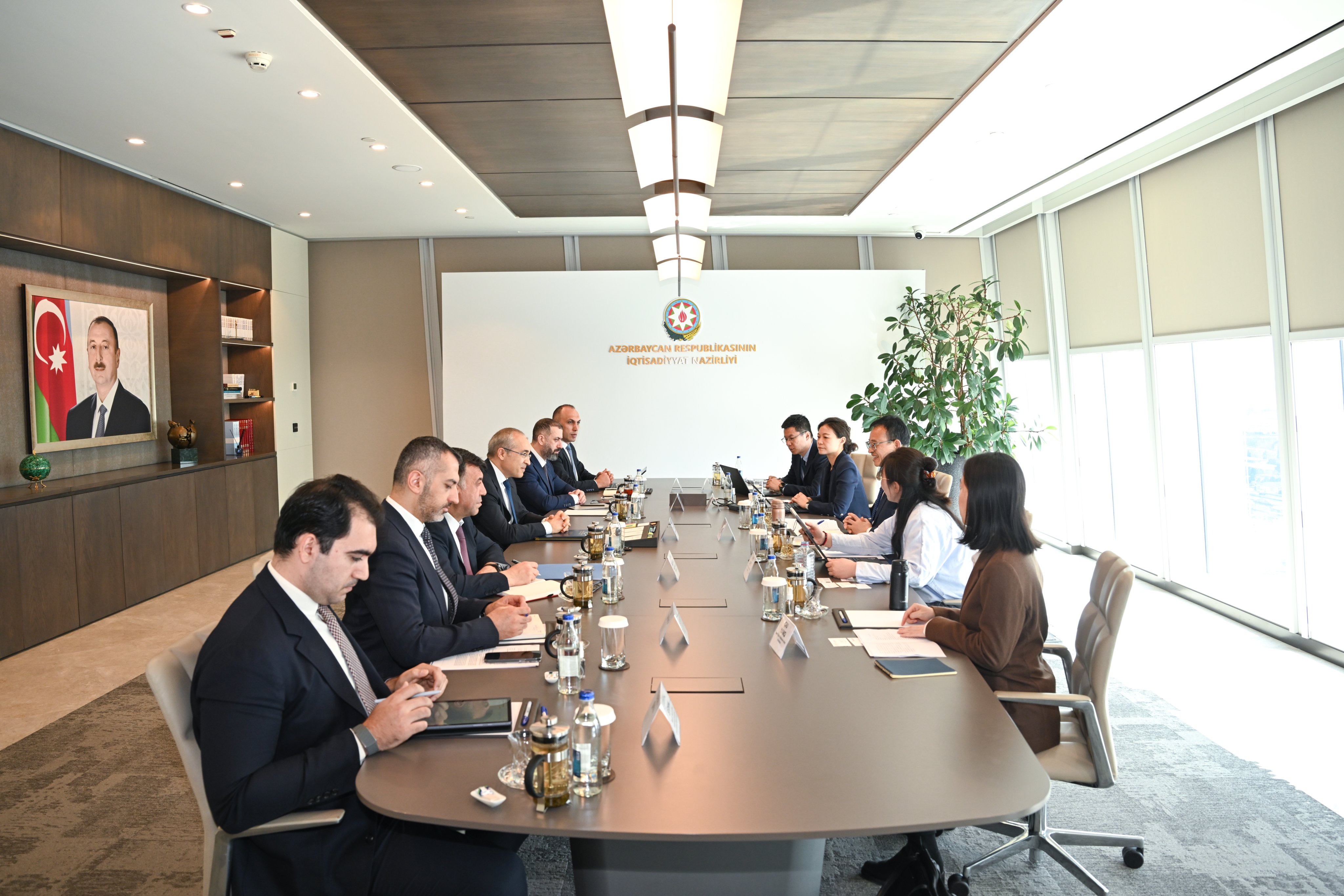 Azərbaycanla Çin arasında iqtisadi əlaqələrinin inkişafı müzakirə edilib