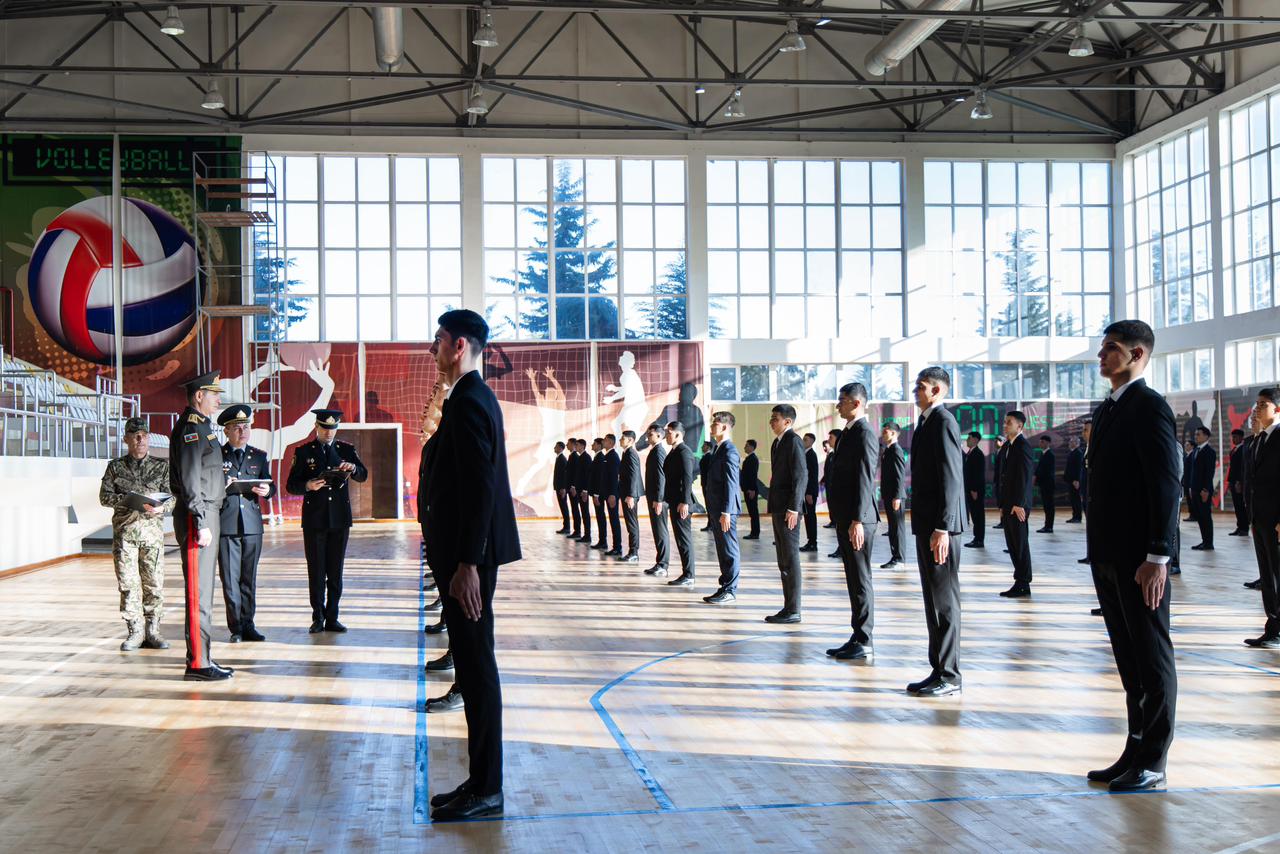 Vilayət Eyvazov  sıra baxışı keçirib