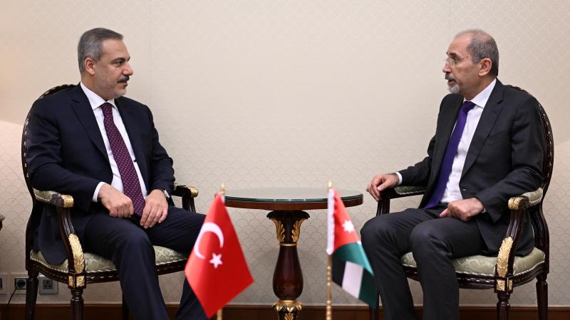 Hakan Fidan iordaniyalı həmkarı ilə görüşüb