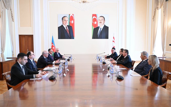 Əli Əsədov Şimali Kiprin Baş naziri ilə görüşüb