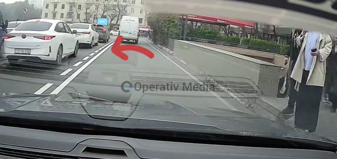 Əhməd Rəcəbli küçəsində sürücülərin narazılığına səbəb olan vəziyyət aradan qaldırılıb - VİDEO