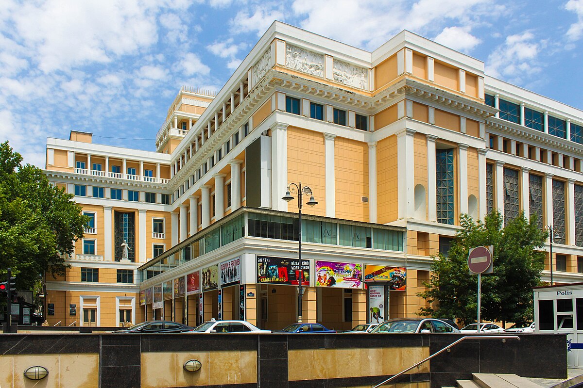 Nizami Kino Mərkəzinin binası  müdaxiləyə məruz qalıb