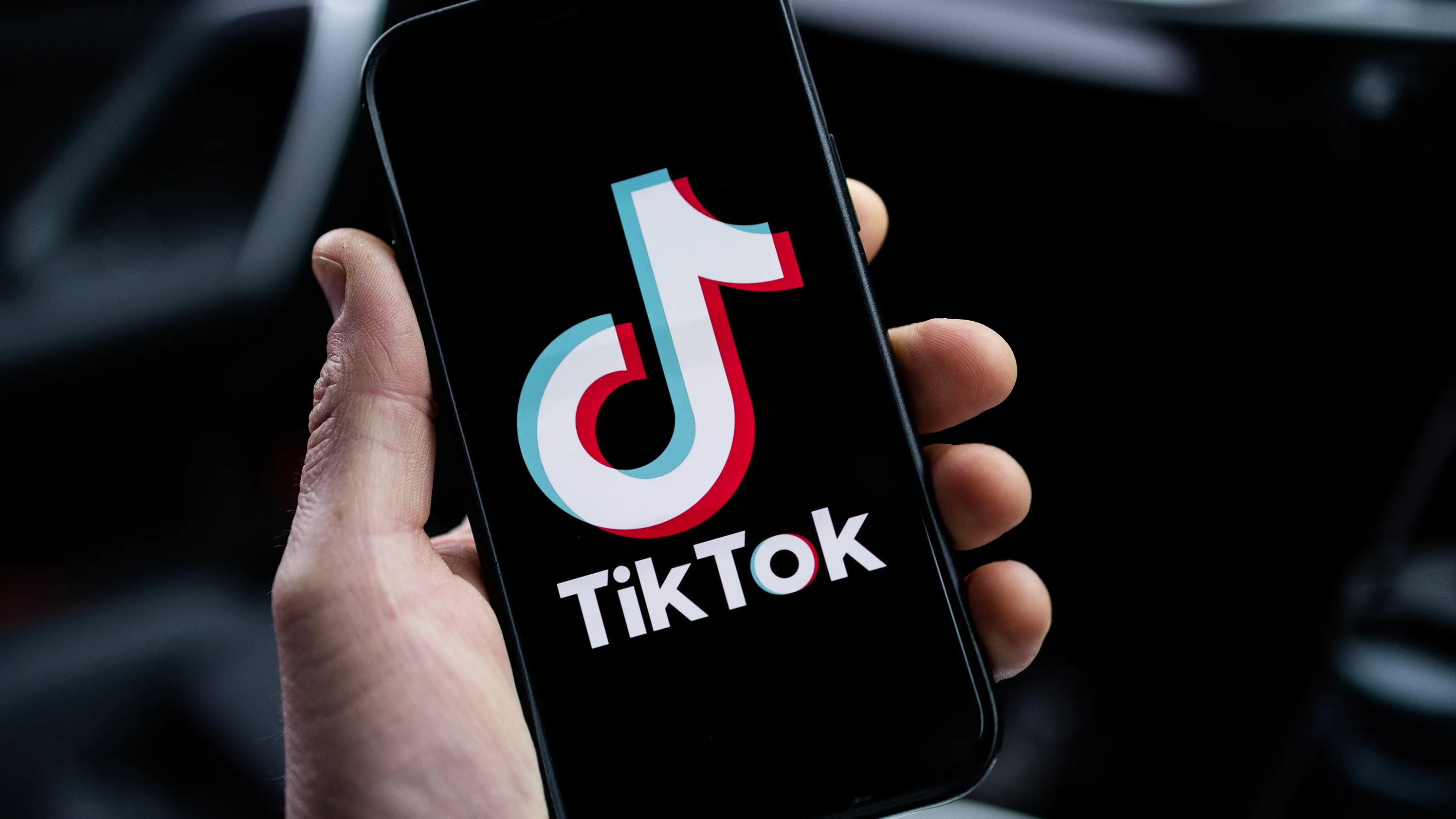 "TikTok" istifadəçiləri Azərbaycan qanunvericiliyinə uyğun davranmağa çağırır - FOTO